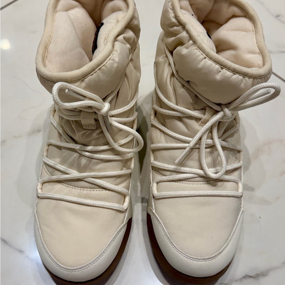 All in Motion Women's Beige Winter Boots